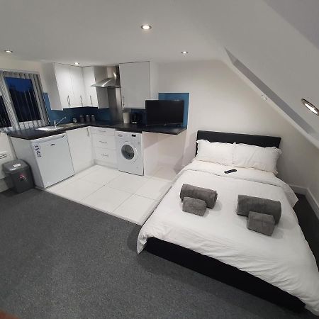 New Self Contained Flat,In Hayes, Free Parking Hotel Northolt  Ngoại thất bức ảnh