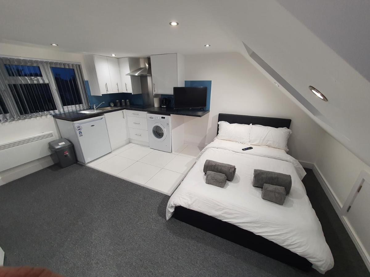 New Self Contained Flat,In Hayes, Free Parking Hotel Northolt  Ngoại thất bức ảnh