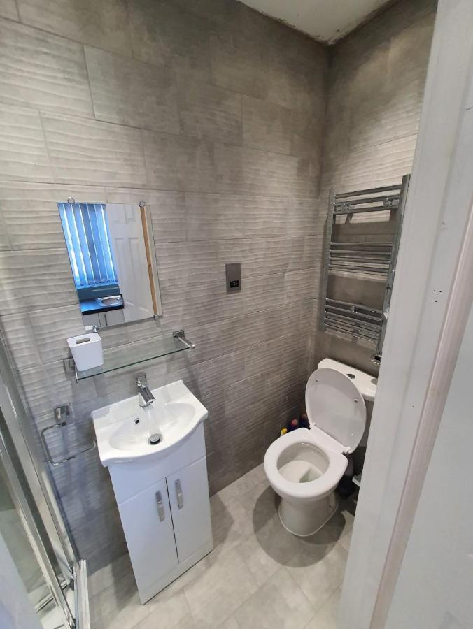 New Self Contained Flat,In Hayes, Free Parking Hotel Northolt  Ngoại thất bức ảnh