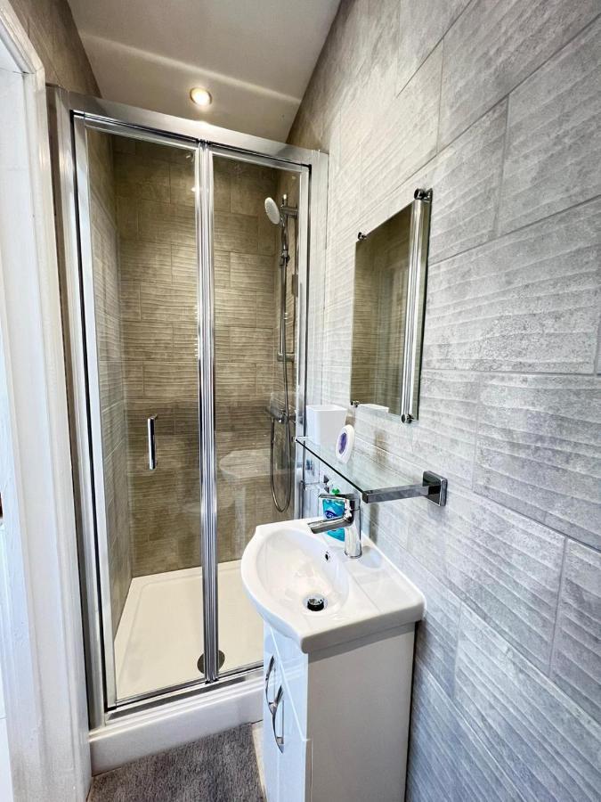 New Self Contained Flat,In Hayes, Free Parking Hotel Northolt  Ngoại thất bức ảnh