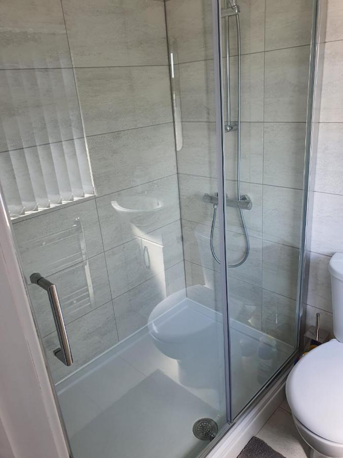 New Self Contained Flat,In Hayes, Free Parking Hotel Northolt  Ngoại thất bức ảnh