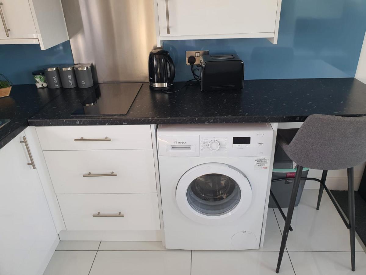 New Self Contained Flat,In Hayes, Free Parking Hotel Northolt  Ngoại thất bức ảnh