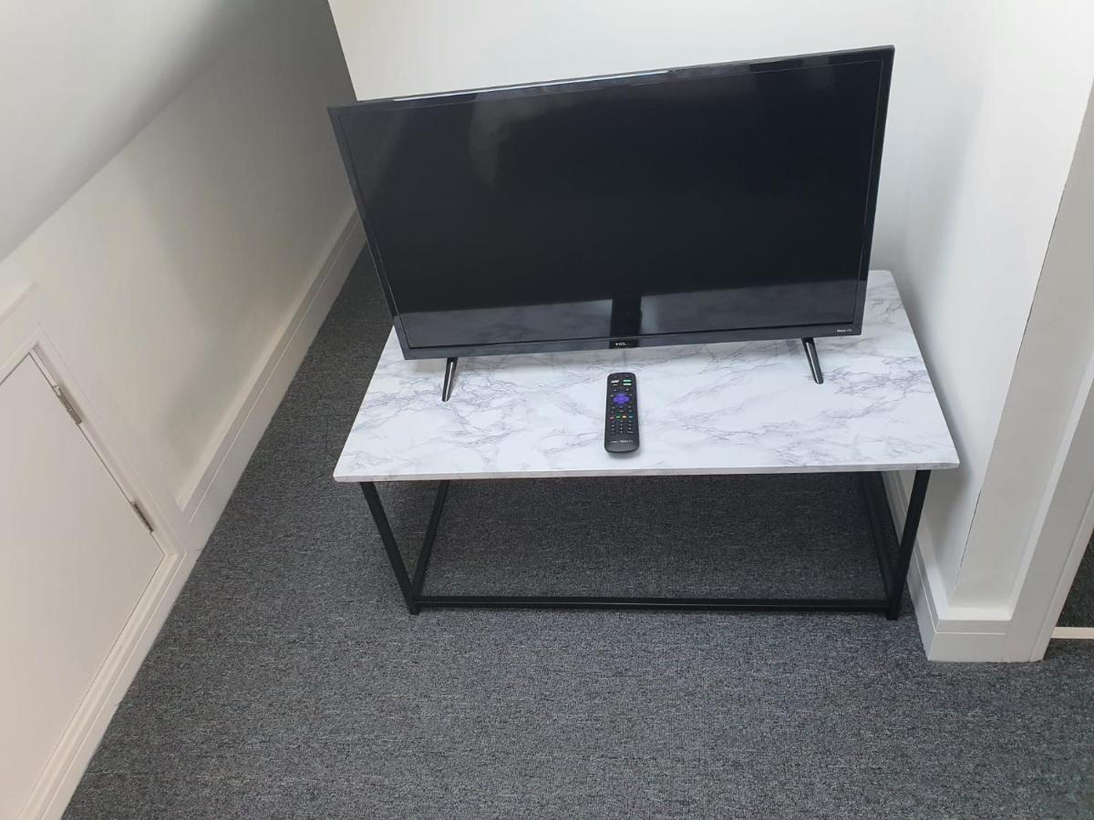 New Self Contained Flat,In Hayes, Free Parking Hotel Northolt  Ngoại thất bức ảnh