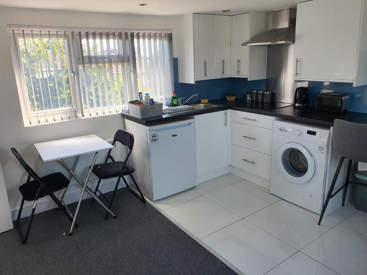New Self Contained Flat,In Hayes, Free Parking Hotel Northolt  Ngoại thất bức ảnh